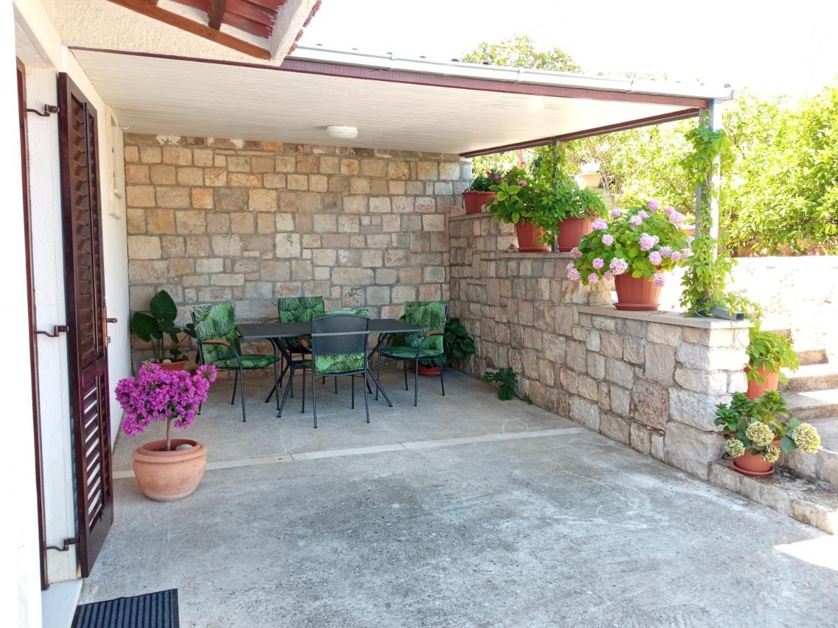 Apartment Viola Supetar Exterior photo